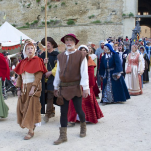Défilé des Troupes médiévales à travers le village